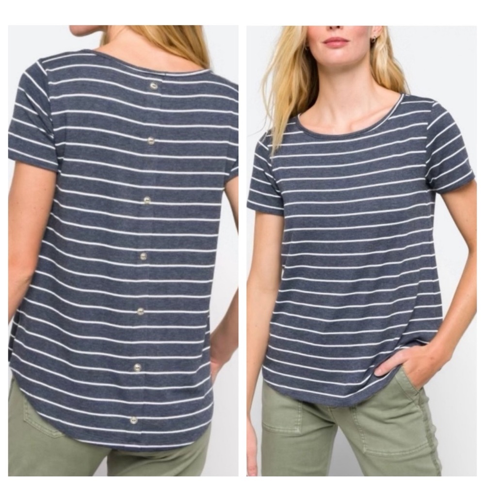 Women’s PINK CLOVER Daisee Button Back Detail Knit Tee
Size XL | Navy